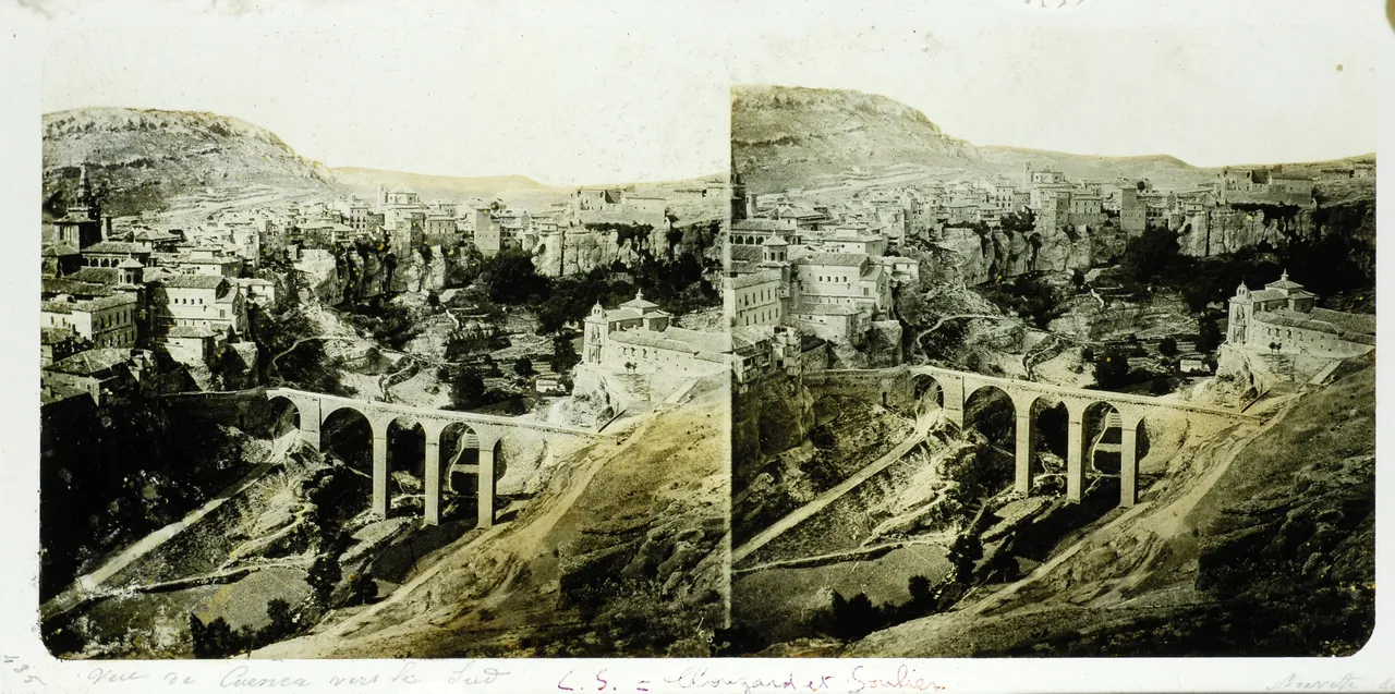 Mag2439.jpg